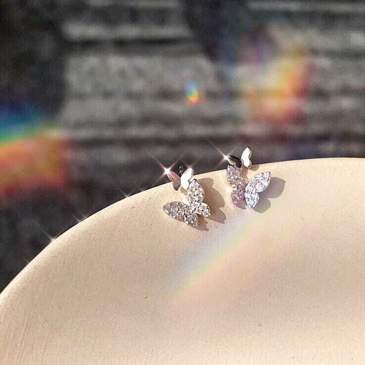 Anting Tusuk Motif Kupu-Kupu Hias Berlian Imitasi Warna Silver Untuk Wanita/Hadiah