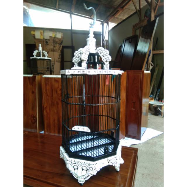 Sangkar pleci ukir leak.