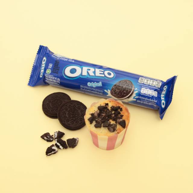 

Muffin oreo dengan isian oreo dan topping oreo 1 box 4 muffin