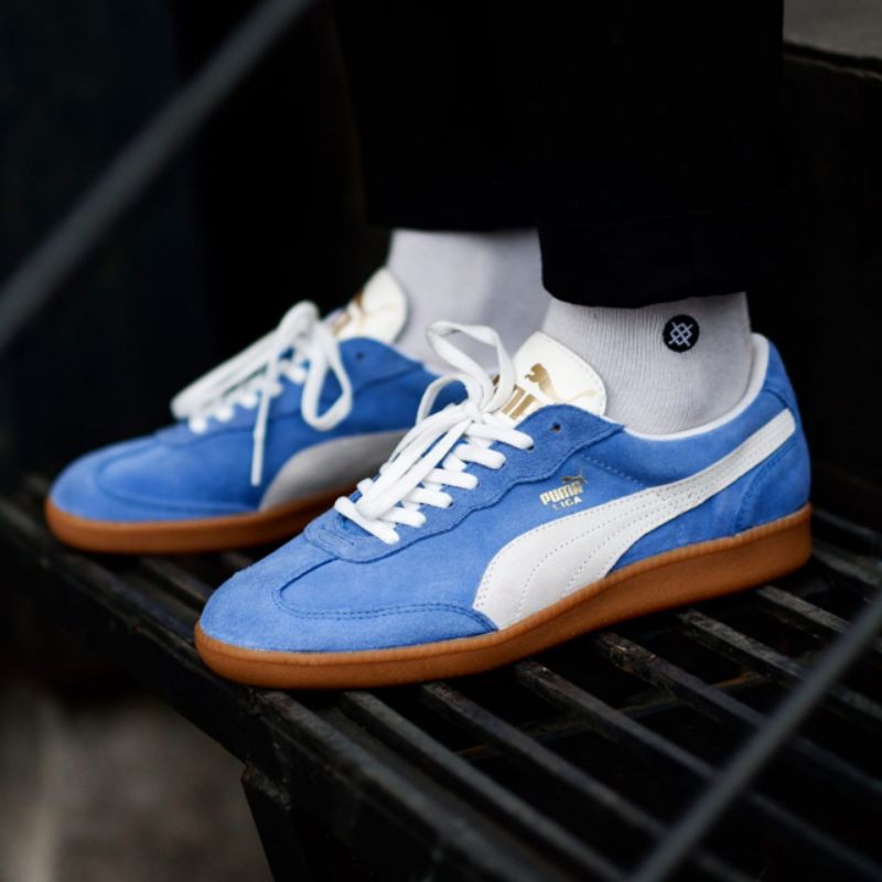 blue white pumas