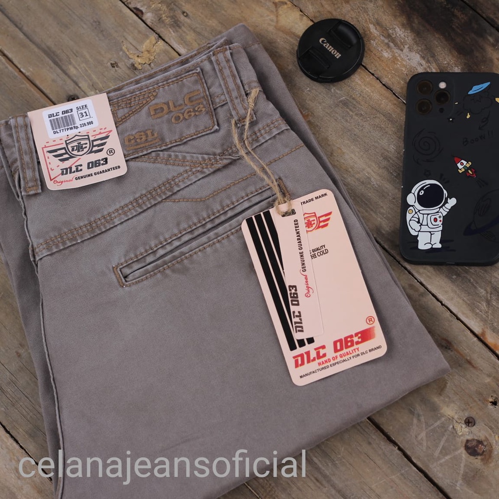 Celana Pendek Kanvas Original DLC 063  // Celana Pria Kanvas Minyak Original D LOCO 063