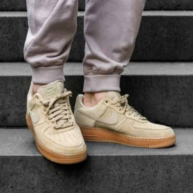 tan suede af1