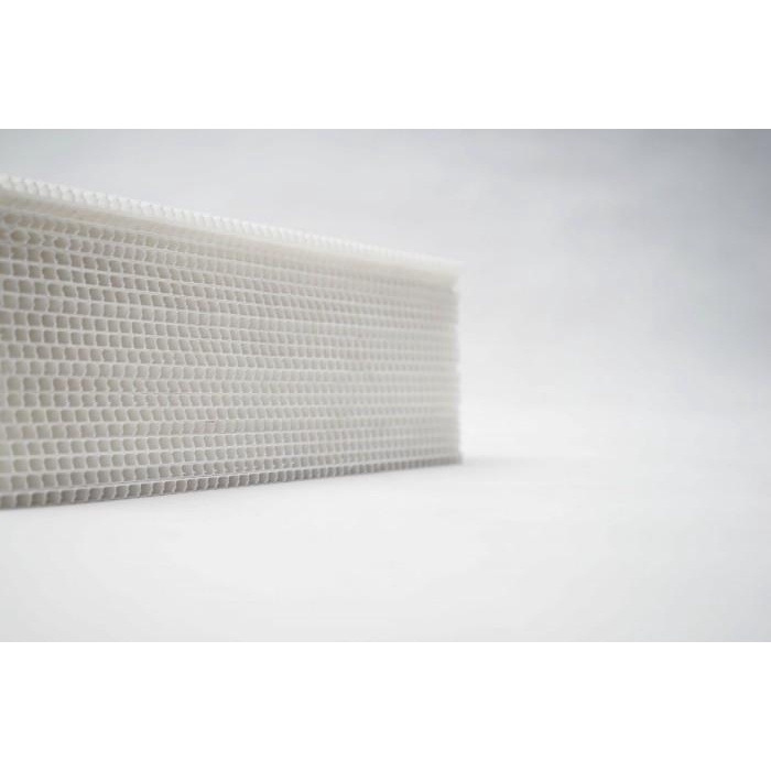 

Karton Plastik/Corrugated Board/Impraboard Tebal 5Mm 150X100Cm