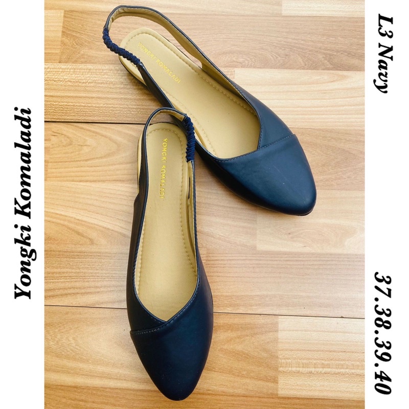 M04 Navy Flat Yongki komaladi