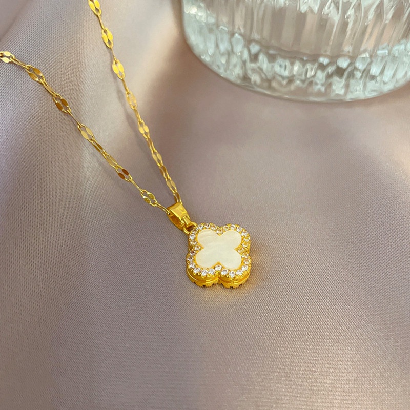 Kalung Titanium asli Wanita anti karat Stainless Steel Hitam dan Putih Dua Sisi Semanggi Liontin necklace Berlian