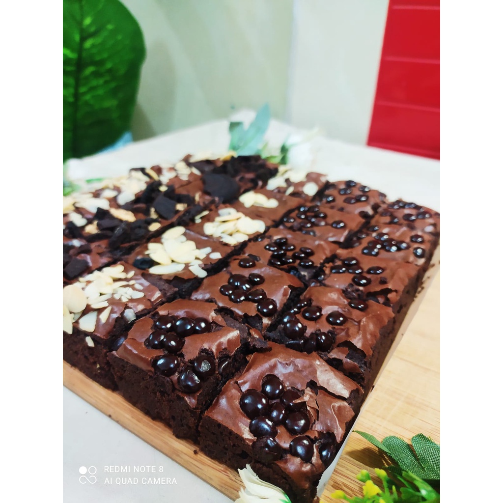 Brownies Bella Brownies Fudgy Panggang Sekat Premium II New Year Hampers