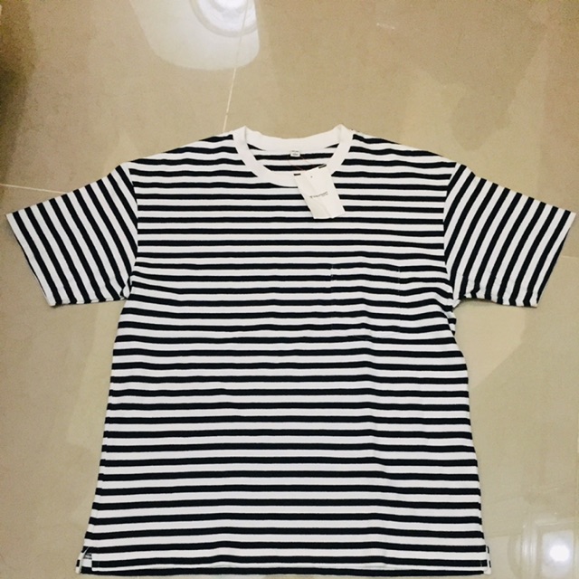 Kaos second branded UNIQLO ORI