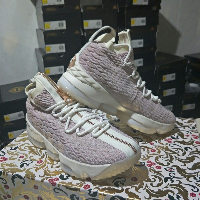 Termurah  Sepatu Basket Kith X Nike Lebron 15 Rose Gold Lebron 15 Rose Gold  Diskon