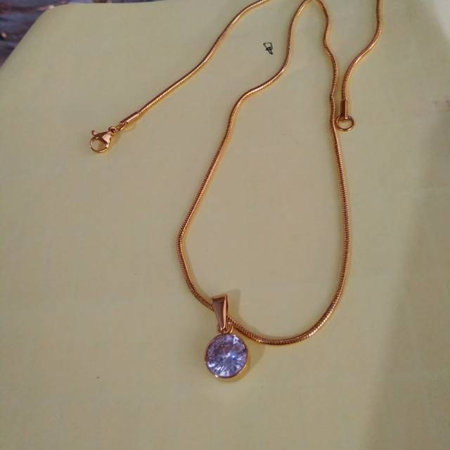 Kalung Wanita Liontin Batu Permata Titanium Gold Emas