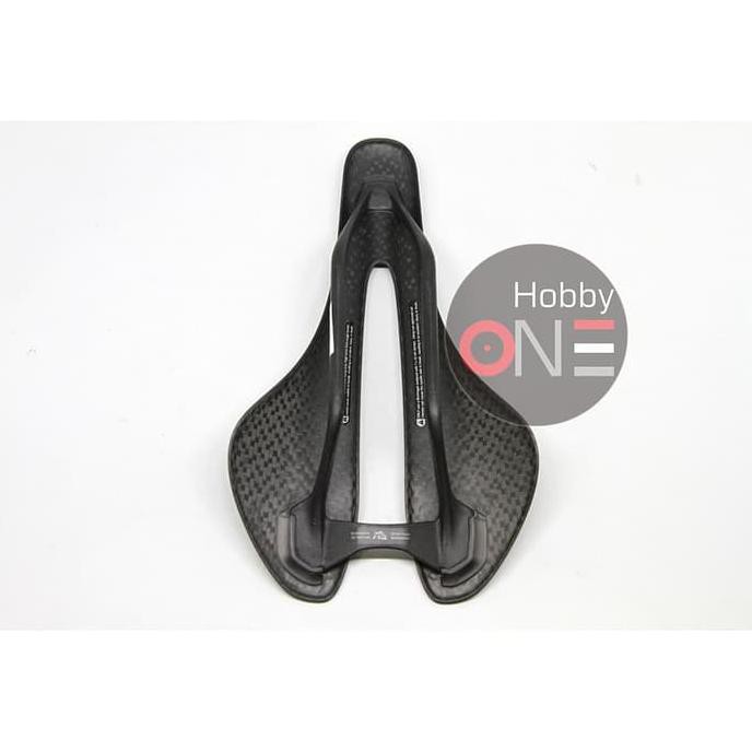 bontrager carbon xxx road bike saddle