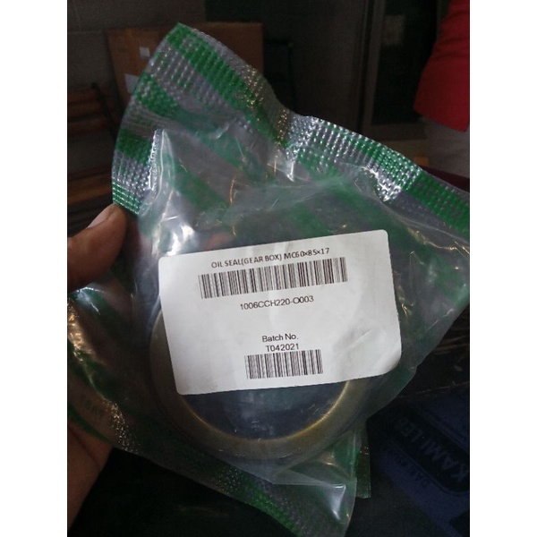 sil roda crowler CROWN combine harvester mesin panen padi oil seal