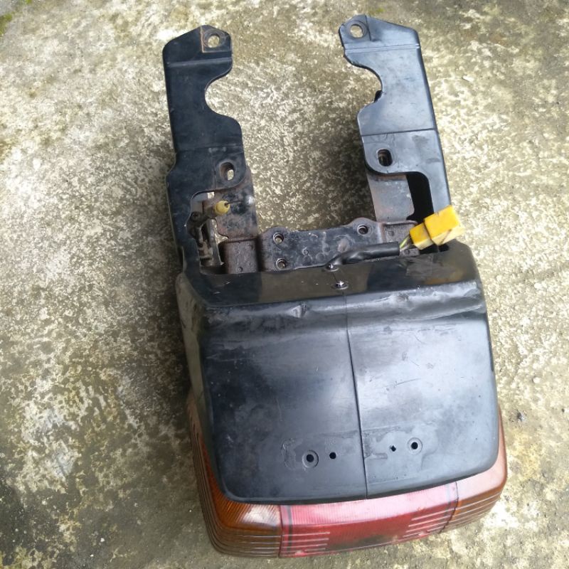 body belakang set breket stoplamp lampu belakang suzuki rc 80 100 original