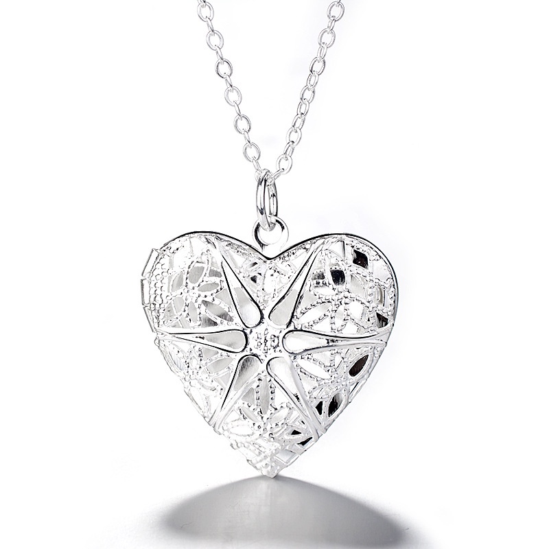 [Ready Stock]Fashion Silver Plated Heart-Shaped Hollow Pendant Simple Necklace