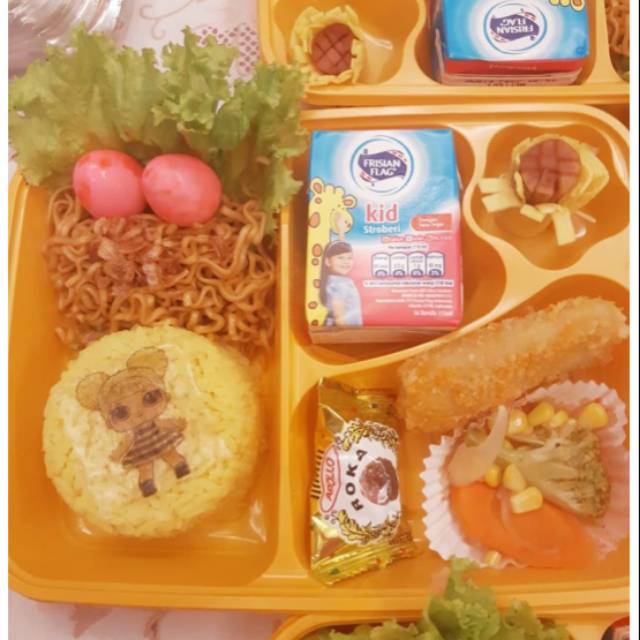 

Paket Nasi Bento Naskun+UHT/YAKULT+Sticker Rice LoL Surprise [Aman Buat Anak2]