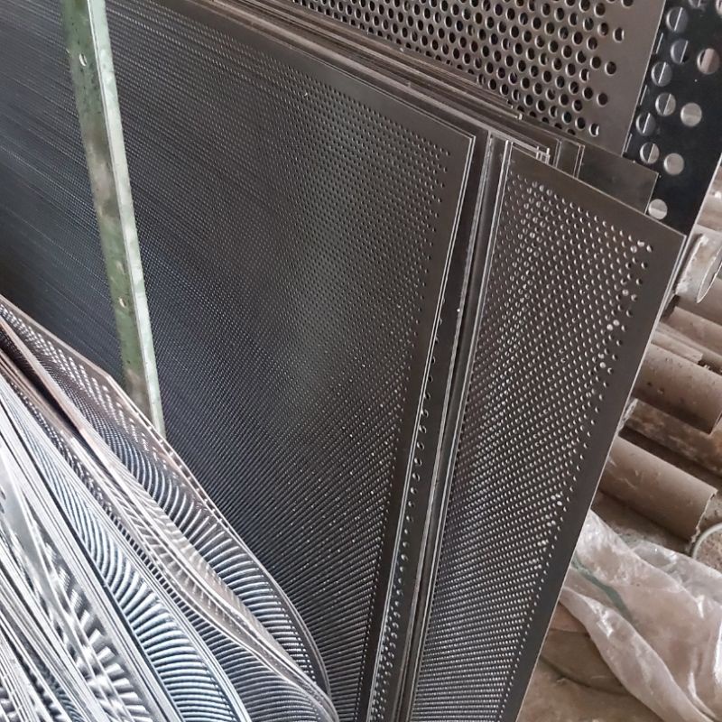 Plat Lubang Besi 3mm Ukuran 70cm x 100cm