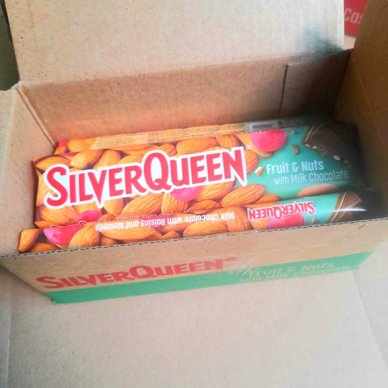 

RB COKLAT SILVERQUEEN 1 BOX MINI 22gr ISI 10 PCS, SILVERQUEEN 1 BOX KECIL 22 gram X 10 CHOCOLATE