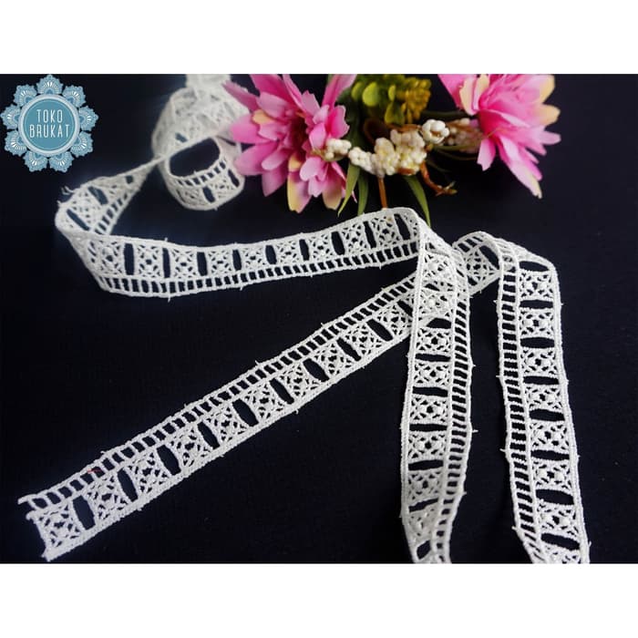 Kain Renda Bordir Giper / Gyper - Bunga Kecil - 03633 (L : -/+ 2 cm)