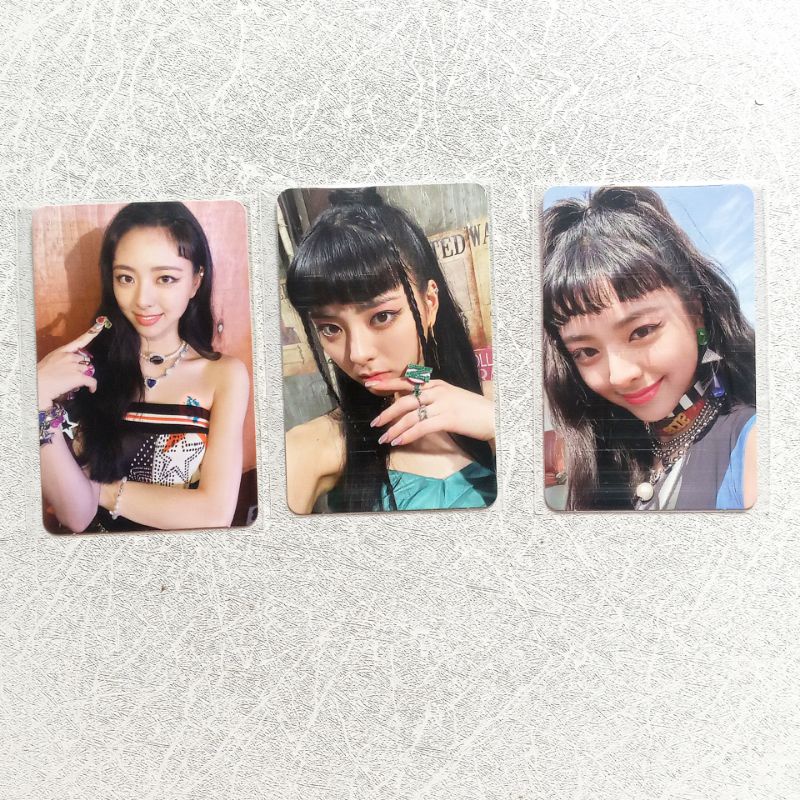 OFFICIAL YUNA ITZY NOT SHY PHOTOCARD