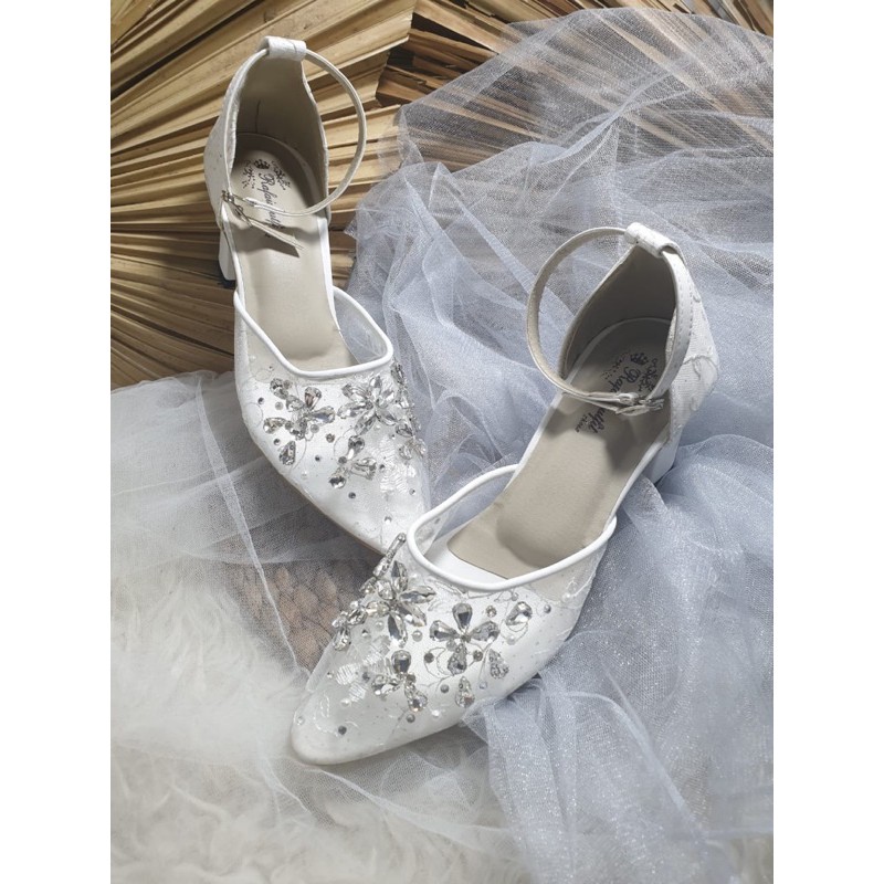 sepatu Nadya putih tali brukat 7cm hak tahu