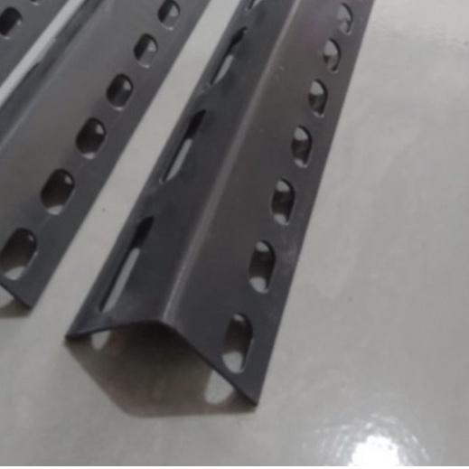♙ SIKU LUBANG BESI / SIKU BESI ( HARGA PABRIK ) TEBAL 1,4mm PANJANG 3METER H ➶