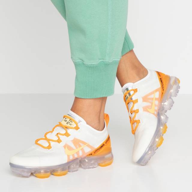 nike air vapormax 2019 white orange peel