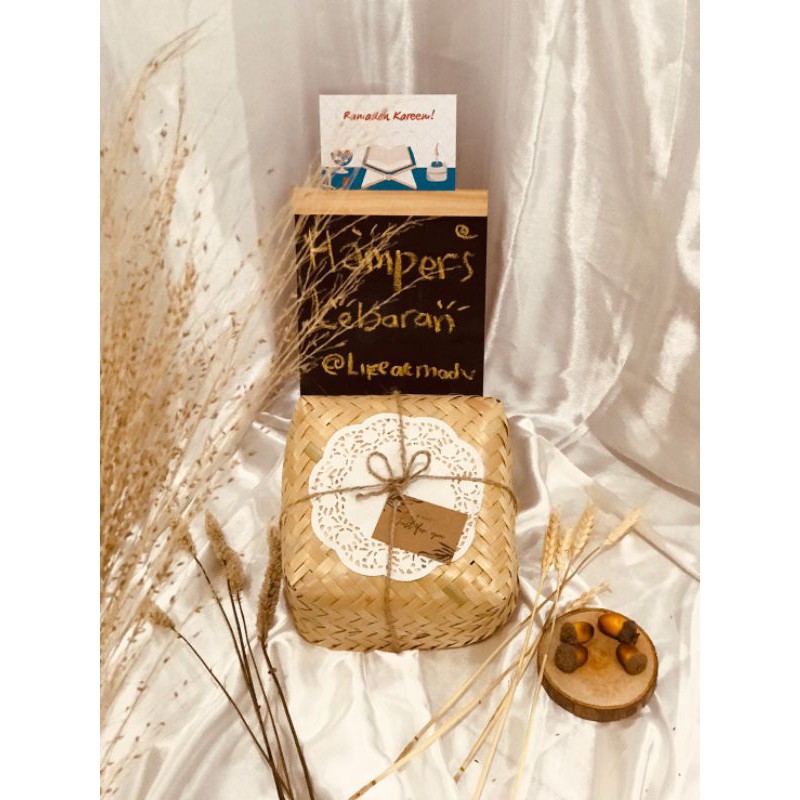 

Packing Hampers / Besek / Packing Kado