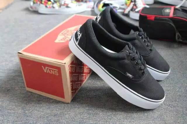 SEPATU VANS AUTHENTIC FULL BLACK HITAM POLOS WHITE PUTIH OLDSKOOL ERA SK8 PREMIUM BNIB ICC IFC DT