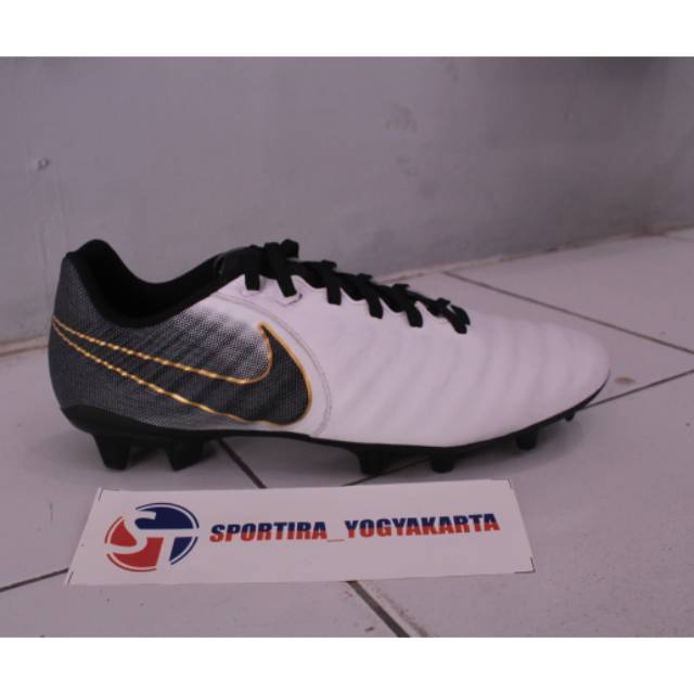 Sepatu Bola Nike Tiempo Legend 7 Academy FG / White