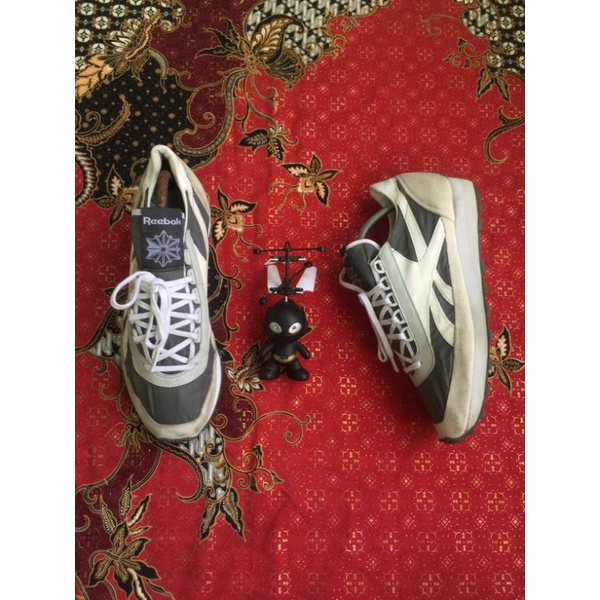 REEBOK AZTEC COLOUR WHITE/GREY USED ORIGINALS