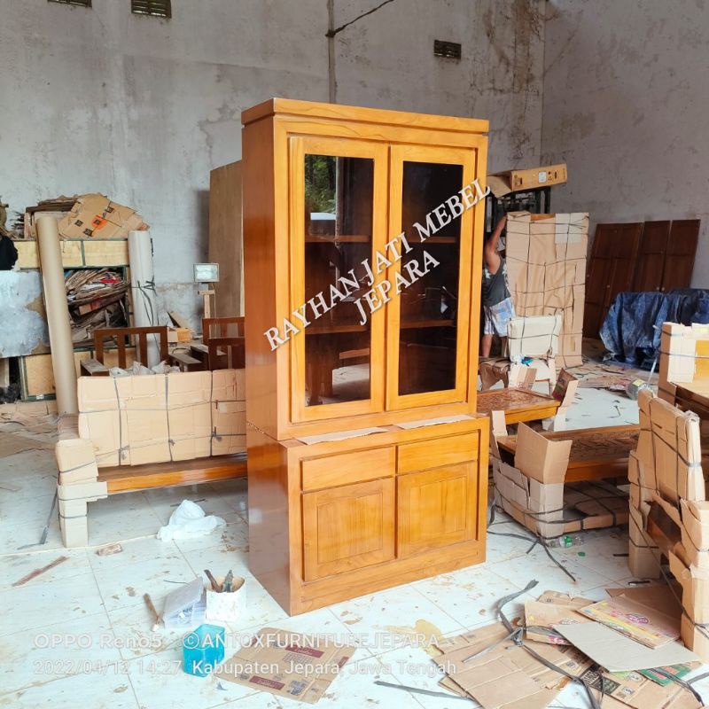 lemari pajangan minimalis jati mebel Jepara