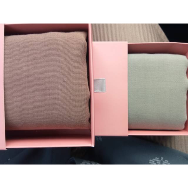 Ready Scarf Polos "Ria Miranda"