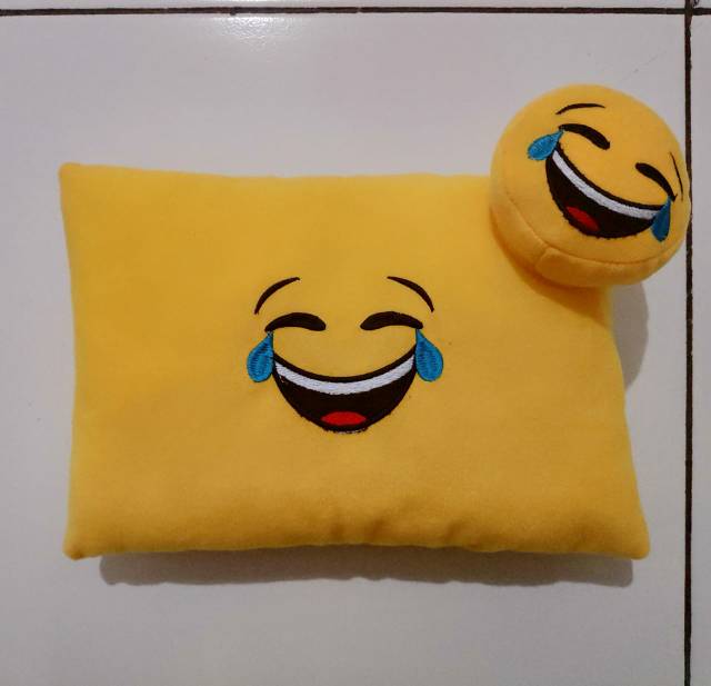 BANTAL EMOJI EMOTIKON LUCU EMPUK  DAN LENTUR