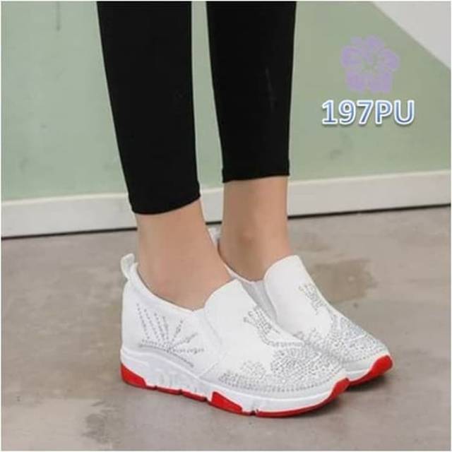 Sepatu Wanita Slip On Swan Queen - Sepatu Wanita Murah