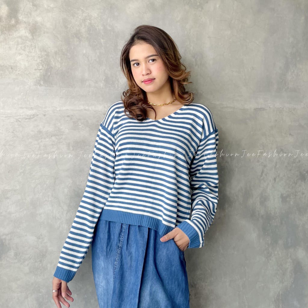 Zelline Official Sweater Crop Strippy Terbaru