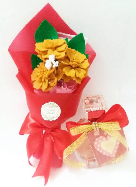 Set buket bunga + parfum set hadiah box marrygold hadiah wedding valentine wisuda ibu anniversary