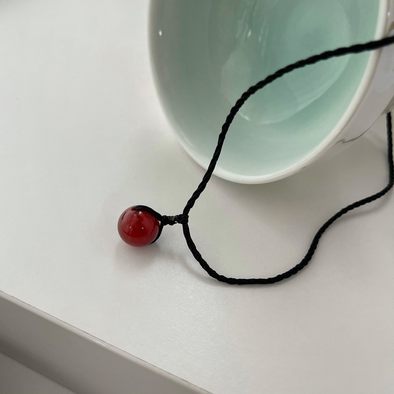 Kalung Rantai Klavikula Dengan Liontin Batu Akik Merah Hitam Gaya Retro Untuk Aksesoris