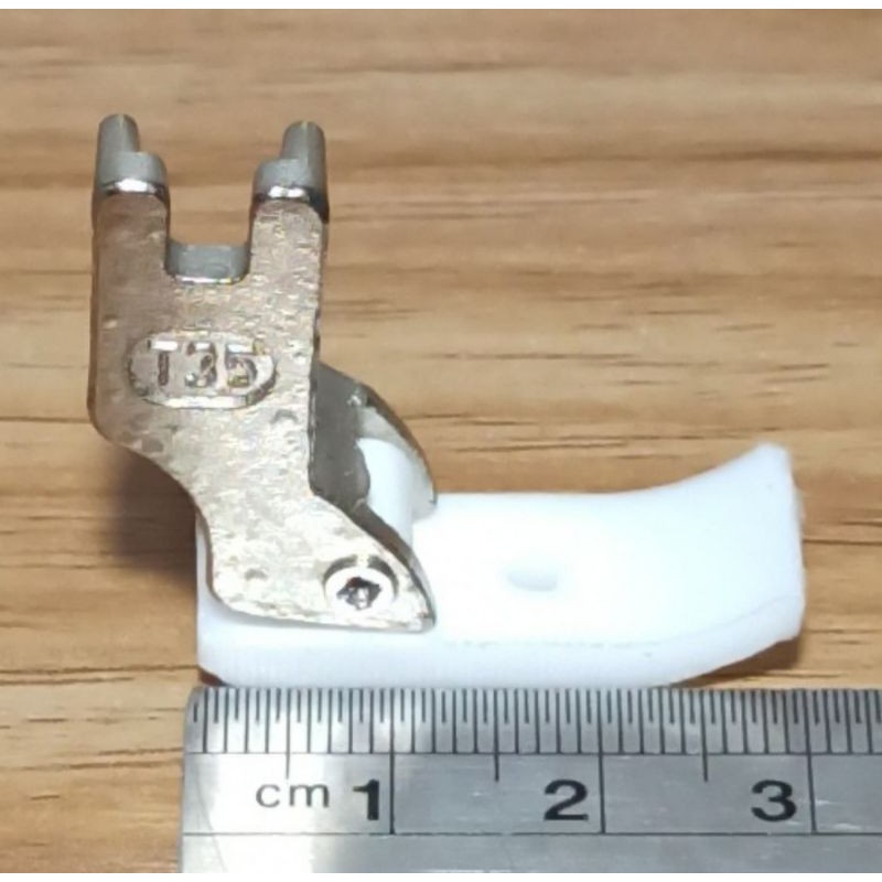 T35 Sepatu Teflon Bolong Tengah Mesin Jahit Highspeed