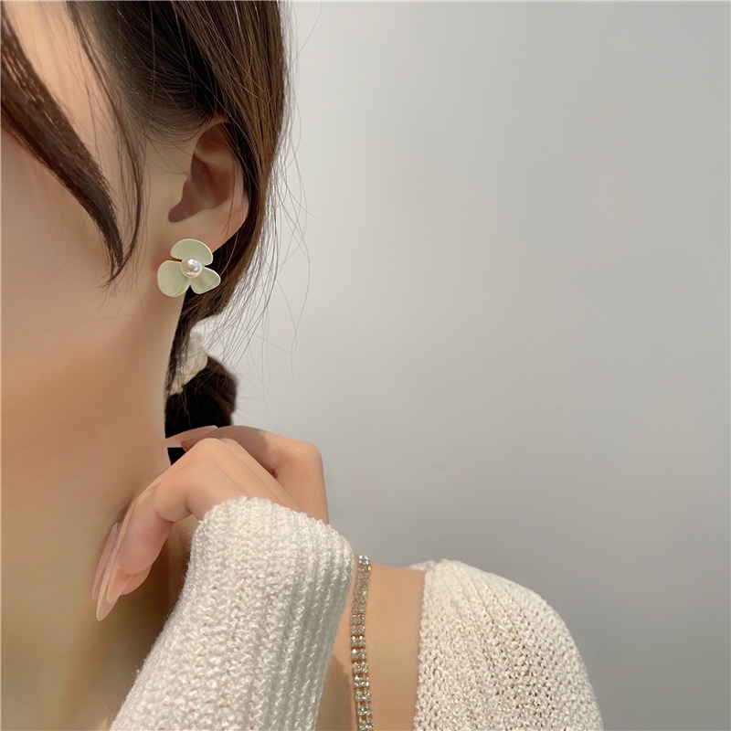 Super fairy cream white pearl flower earrings ins wind simple wild 925 silver needle earrings For women