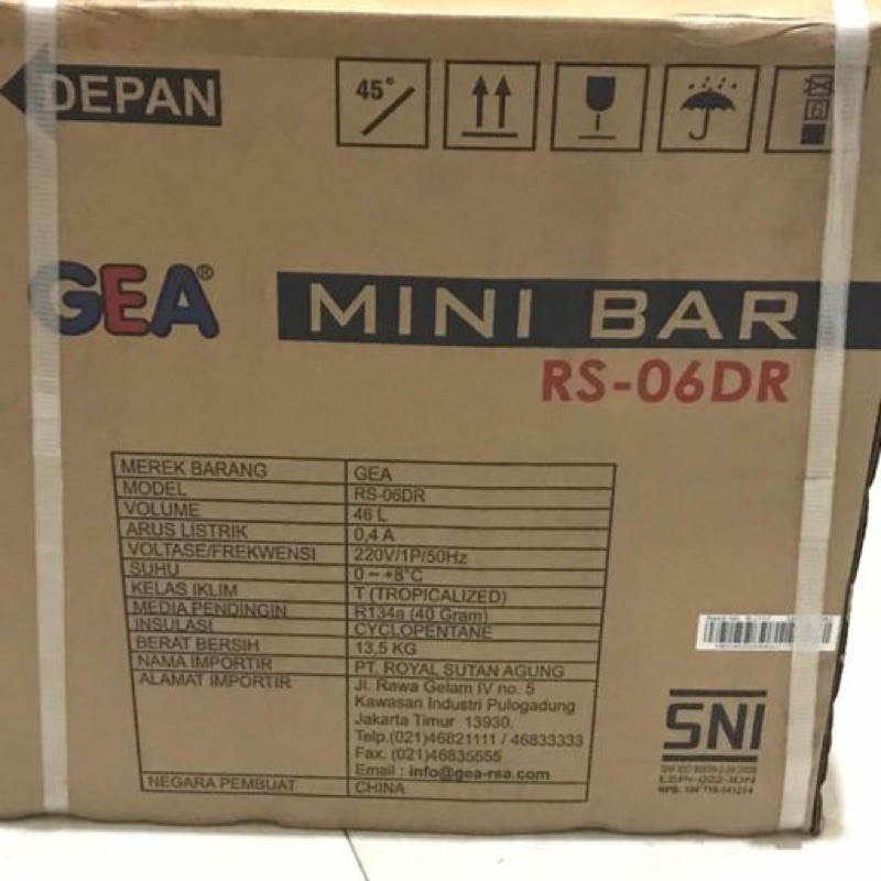 GEA MINI BAR RS-06DR KULKAS PORTABLE RS06DR - RESMI