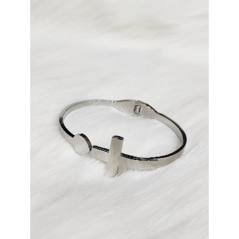 Gelang Bangle Titanium Motif Salib Warna Silver