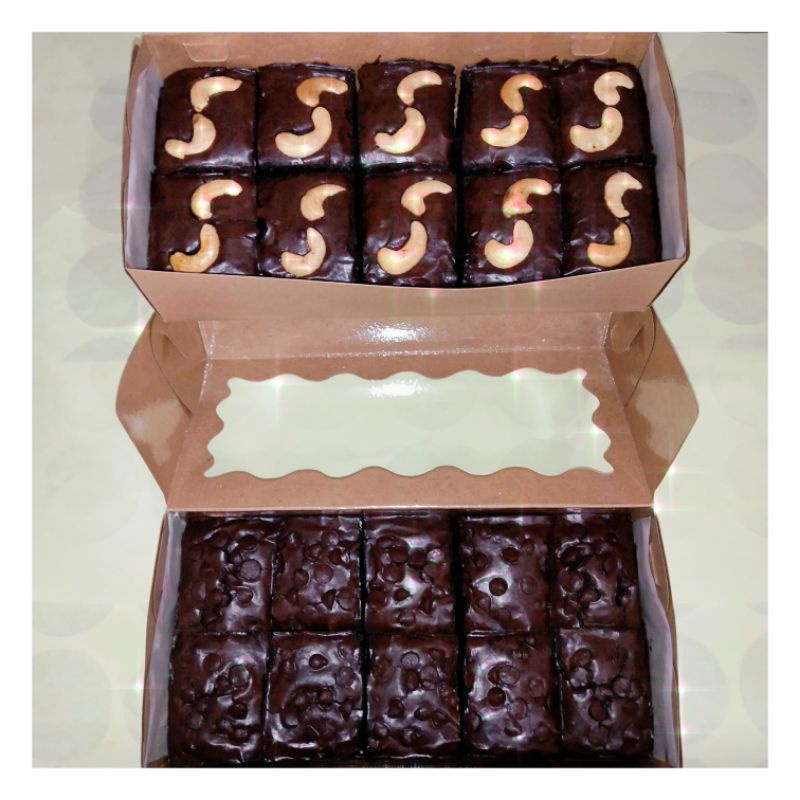 

BROWNIES PANGGANG 20X10 ALMOND/MEDE/CHOCOCHIPS/KEJU