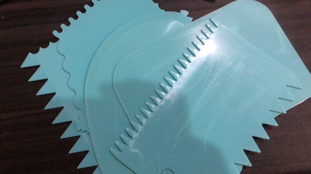 [yh] 6pcs Reusable Colorful Plastic Multifunctional Irregular Teeth Edge Diy Cream Scraper Set Cake Mold Tool