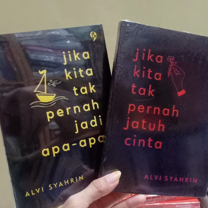 Jika Kita Tak Pernah Jatuh Cinta