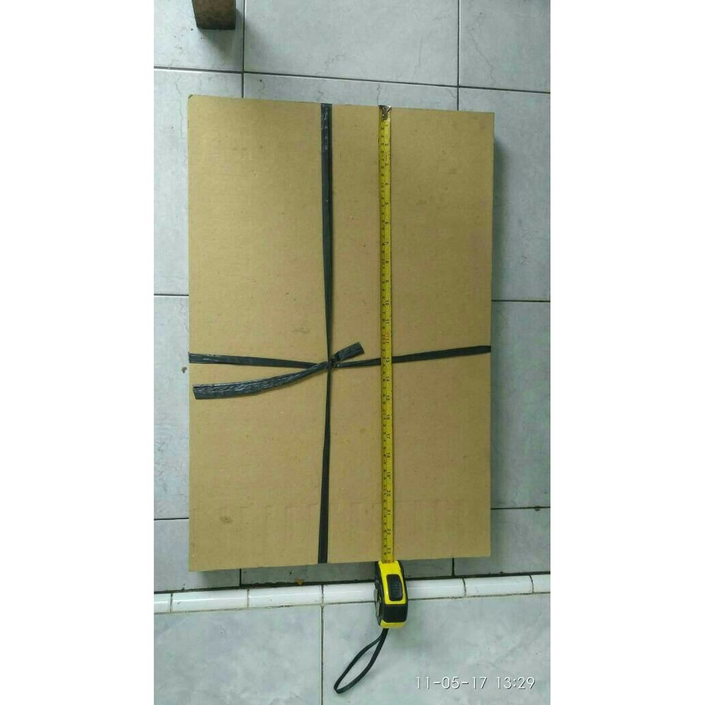 

Karton Board No.30 Ketebalan 2 mm Size A3 (29.7 x 42.0cm)