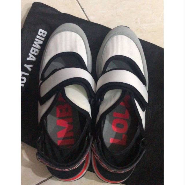 Sepatu Bimba Y Lola