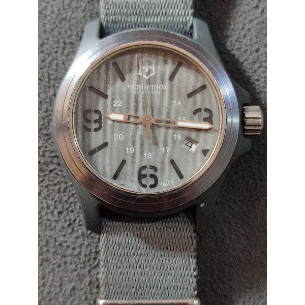 Jam tangan Victorinox Swiss Army 100Meters