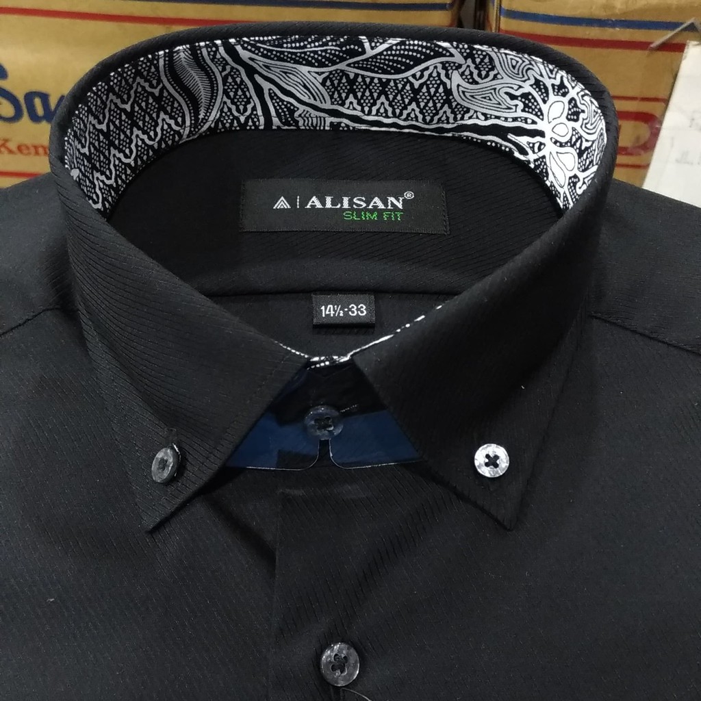 Kemeja Pria Alisan Slimfit Hitam Dobby Ulir Miring Kombinasi Batik