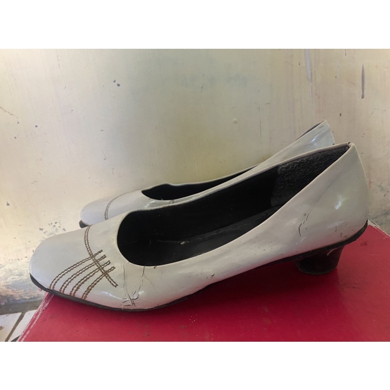 Preloved Sepatu Putih