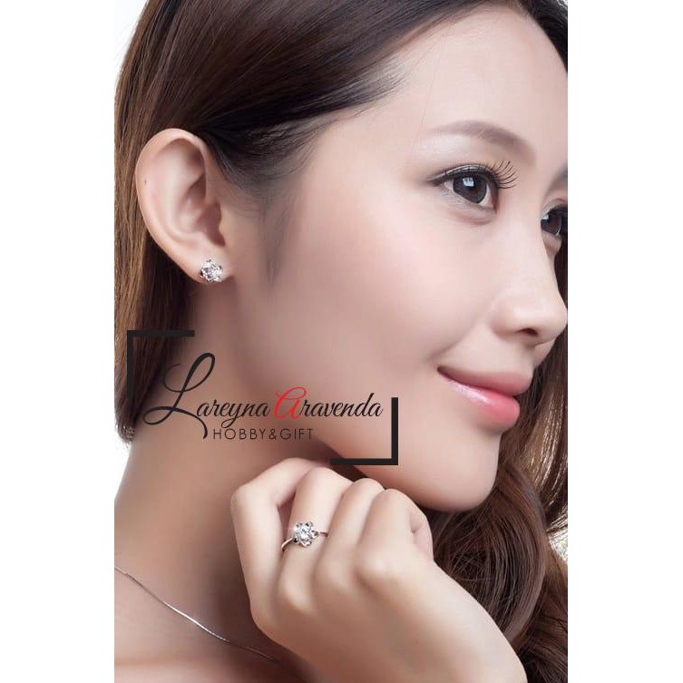 Anting Wanita Titanium Model Bunga Kristal Crystal Anti Karat Non Alergi AT016