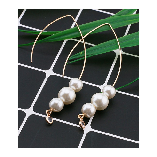 LRC Anting Tusuk Fashion Gold Artificial pearl Ear-rings D55167